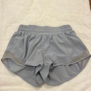 PALE BLUE HOTTY HOT LULU LEMON SHORTS SIZE 4 2.5 IN
